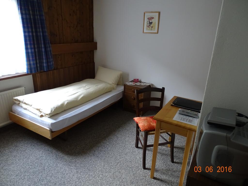 Hotel Old-Jnn Saas im Prattigau Pokoj fotografie